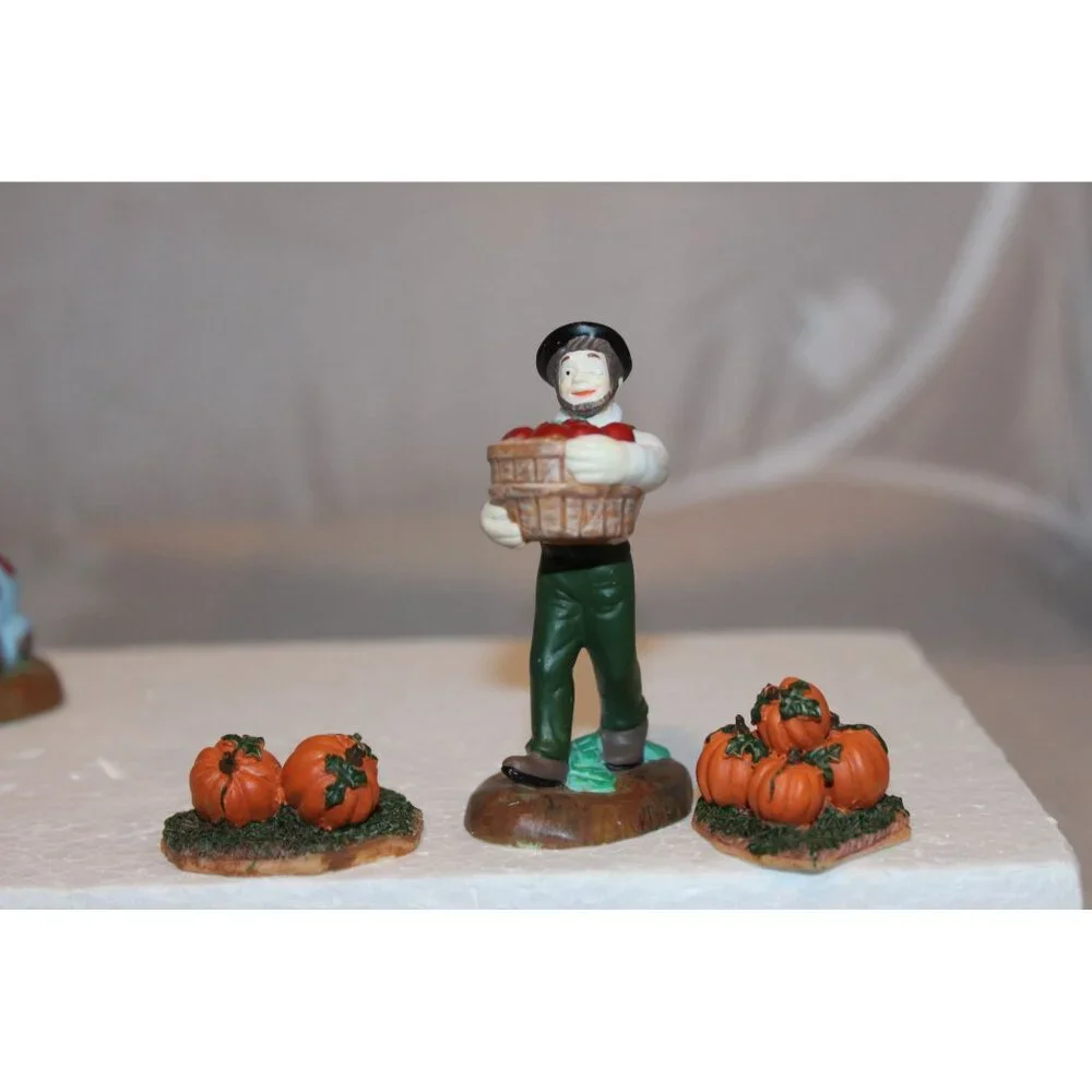 Dept 56 New England Village - It's Almost Thanksgiving